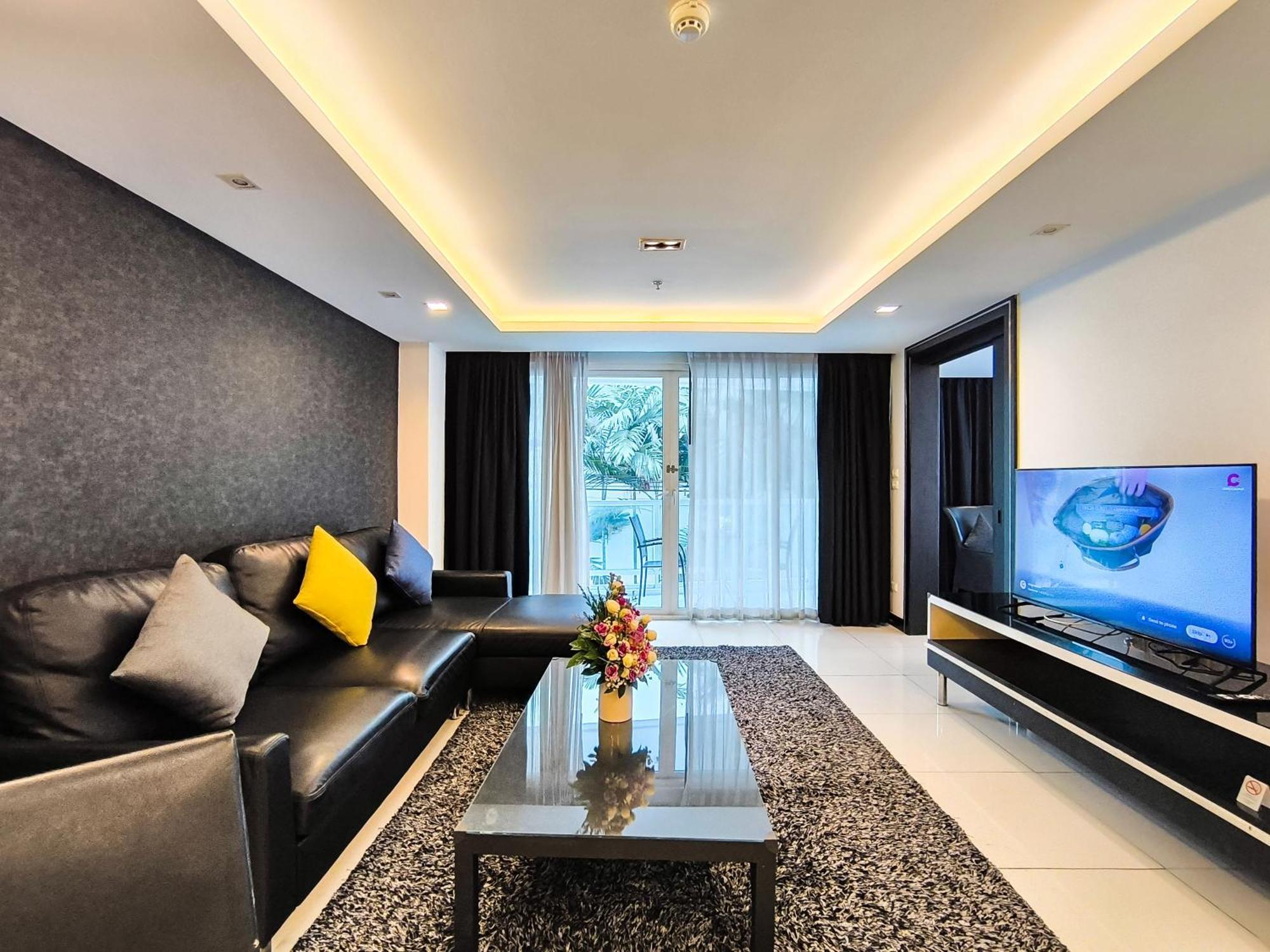 Nova Suites Pattaya By Compass Hospitality Exteriör bild