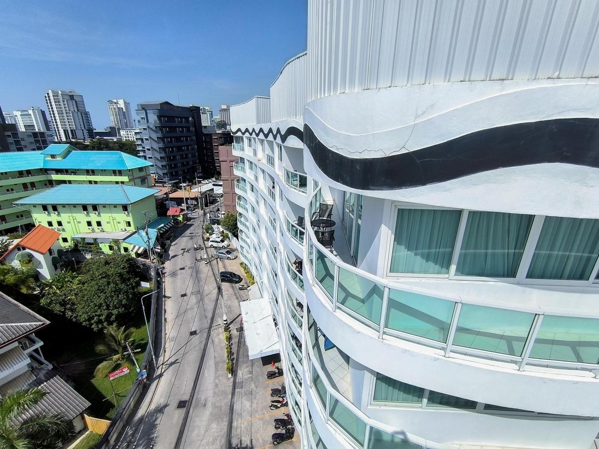 Nova Suites Pattaya By Compass Hospitality Exteriör bild